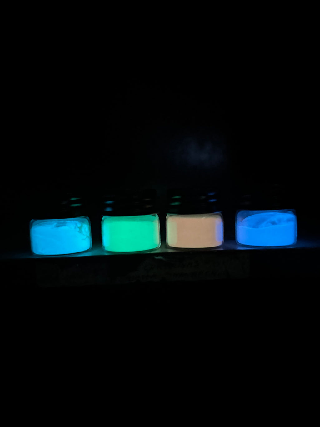 Set 4 colores fotoluminiscentes 10 gramos